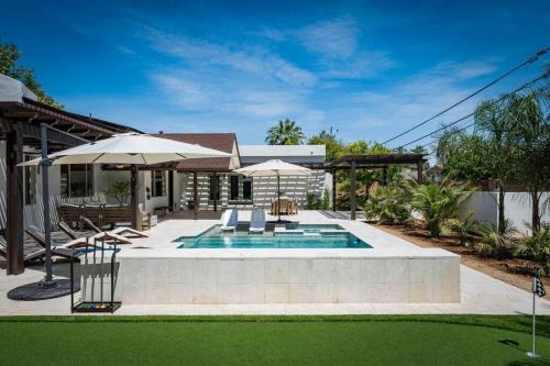 Best Location in Phoenix! 5500ft 6BD-6BA Pool-Spa-Game Room