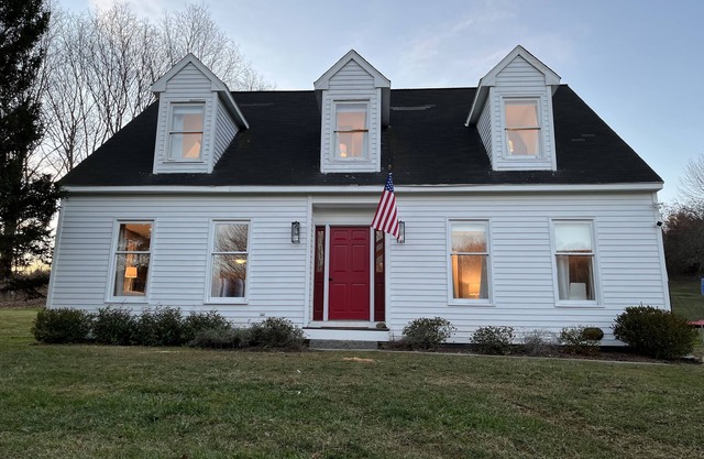 BEST LOCATION! PoshPadsCT"PAINTER HILL4BR" Hot Tub Spa, BBQ, Ski,Hike,1.5HrsNYC