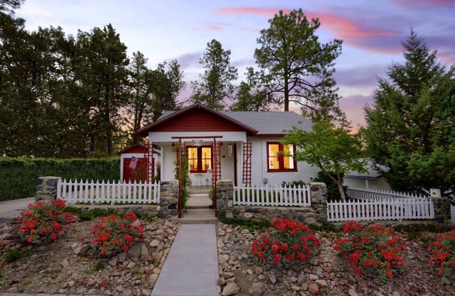 BEST LOCATION + WALK TO DOWNTOWN + CLOSE TO EVERYTHING + HOT TUB + HAS IT ALL!!!