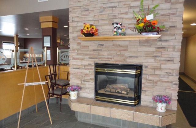Best Maple Inn - Drayton Valley
