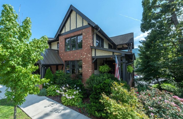Best of Times | Mountain View, Covered Porch & 5 Min. to Downtown Black Mtn!
