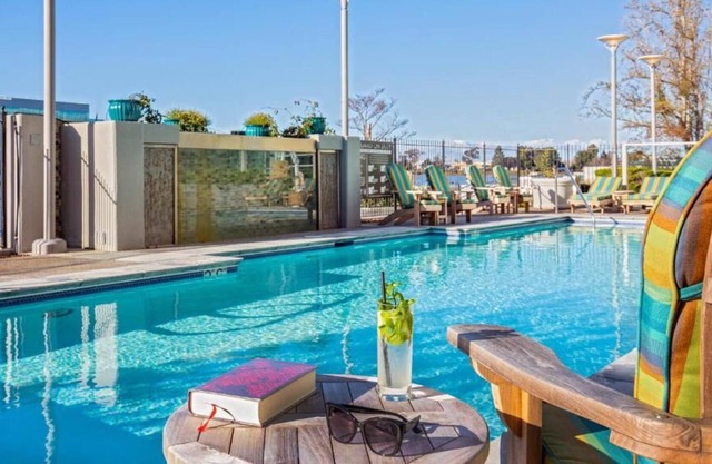 Best Place to Unwind! Swimming Pool, Lagoon and Mountain View, Pet-friendly!