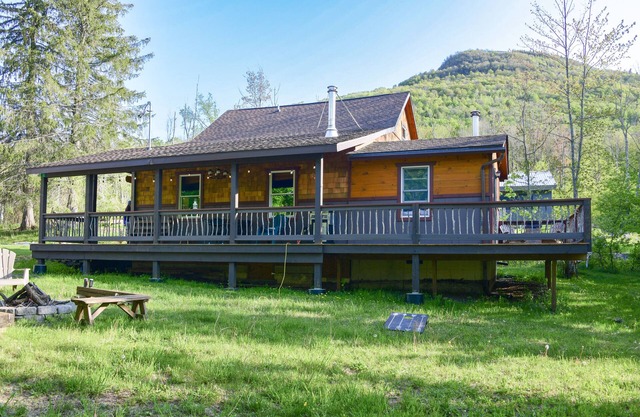 Best rated cabin in Hunter cozy 4 Bedrooms 3 full baths AC close to everything