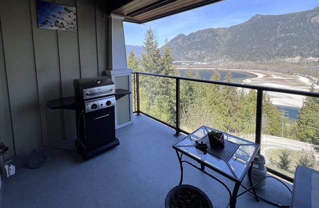 Best Shuswap Lake and Mountain view in all of Sicamous!