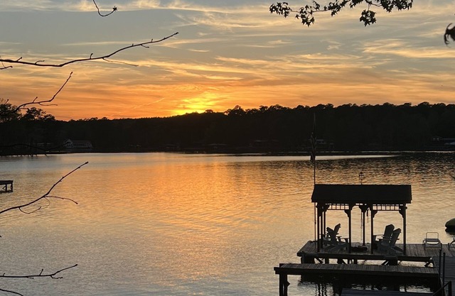 Best Sunset on Lake Martin. Minutes from Parker Creek Marina / The Landing.