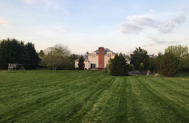 Beste Sonnenuntergänge in den Hamptons. Dieses Haus hat alles. Beste Lage in der Wassermühle.