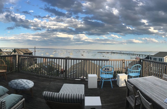 Beste Dachgeschoss Deck und Blick auf das Wasser in Provincetown's Near West End