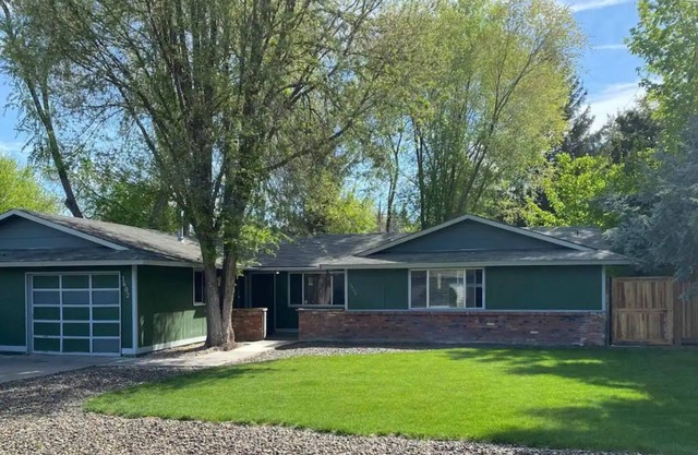 Best Value in NW Boise- large backyard, fire pit, 10 min to downtown