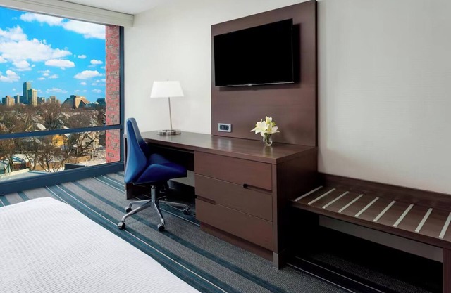 Best Value, Quality Stay! City View, Walk to Cafes, Shops & Universities
