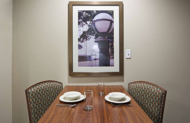 Best Value, Quality Stay! 2 King Bed Deluxe Units, Indoor Pool!