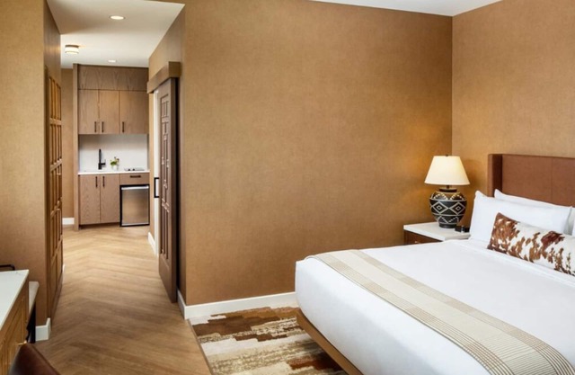 Best Value, Quality Stay! Near The Shops at Northfield Stapleton, Pets Allowed