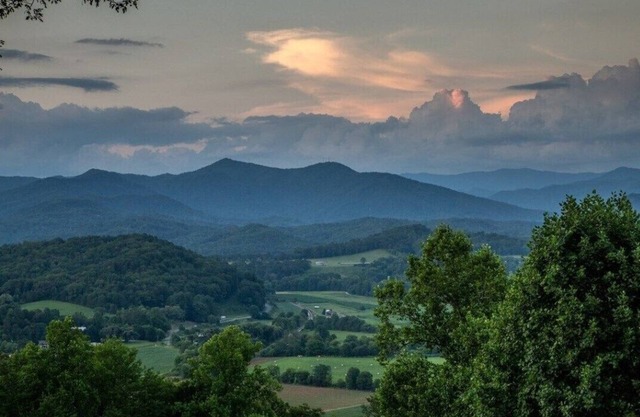 BEST VIEW IN BRYSON CITY IN THE SUGAR SHACK!!