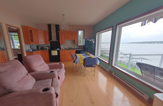 BEST VIEW of QUEBEC CITY WATERFRONT 2BR