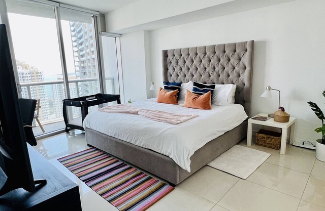 BEST VIEW WITH Brickell CHIC 5* 1/1 Full apt pool spa gym 30th floor