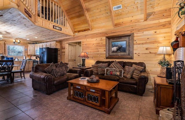 Cross Timber Lodge - 3 Schlafzimmer & Loft und Spieltische - Beste Aussicht in der gesamten Gegend! Whirlpool und Grill