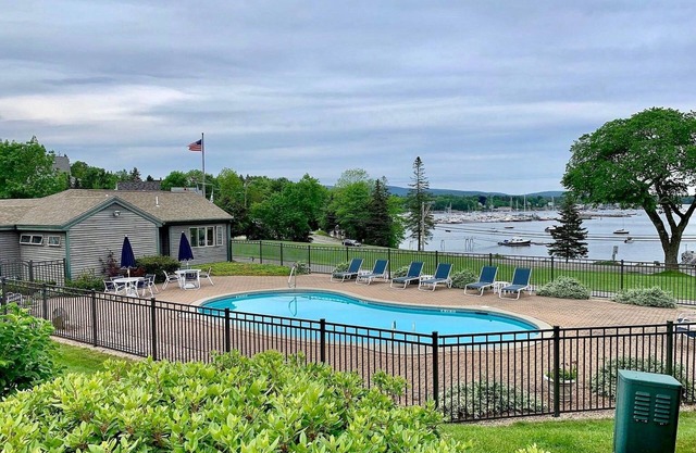 Beste Aussicht auf MDI - 2 Schlafzimmer, 2 Bäder Wohnung - Waterfront mit im Boden Pool