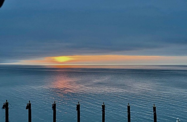 Best Waterfront VIEW ON THE NORTH FORK MATURE GARDENS QUIET STREET PRIVATE BEACH