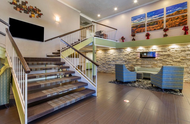 Best Western Airport Albuquerque InnSuites Hotel & Suites