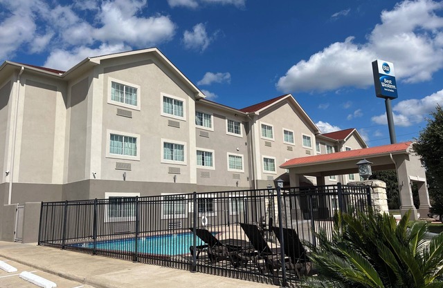 Best Western Cleveland Inn & Suites