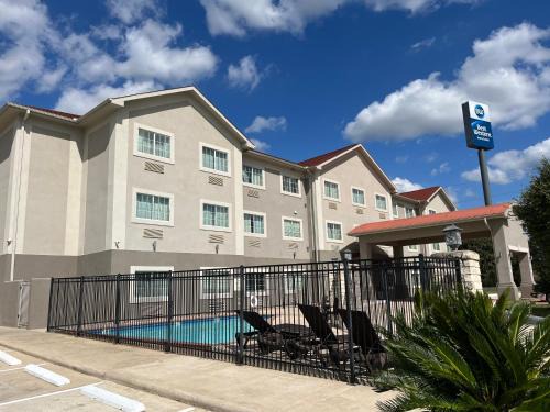 Best Western Cleveland Inn & Suites