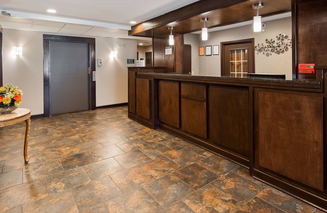 Best Western Crown Inn & Suites