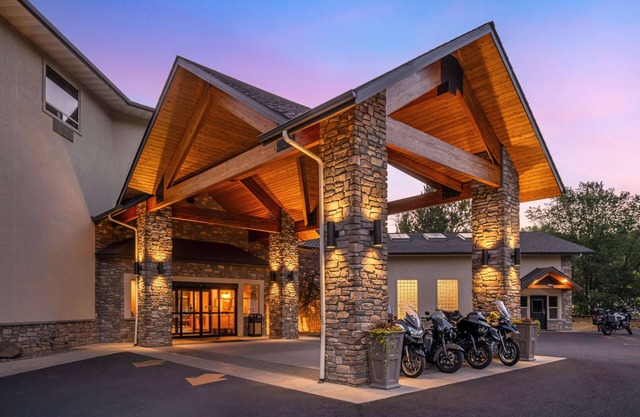 Best Western Lodge At River's Edge