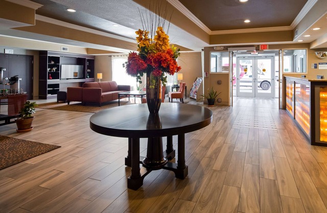Best Western Plus Airport Inn & Suites