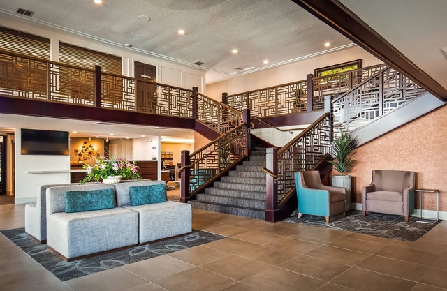 Best Western Plus Hilltop Inn