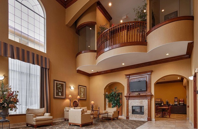 Best Western Plus New Caney Inn & Suites