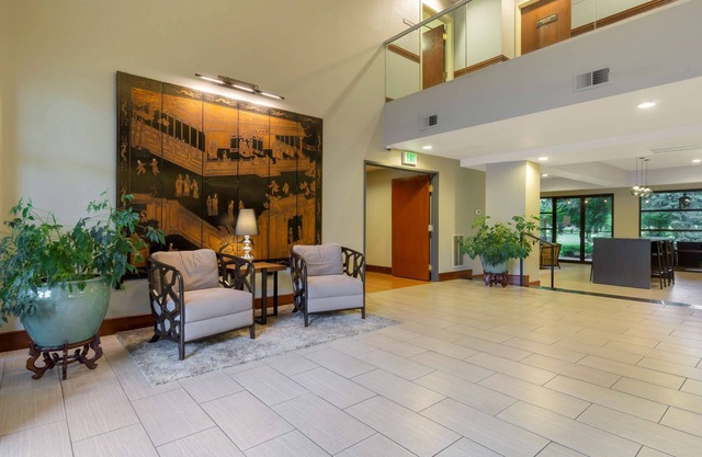 Best Western Plus Plaza by the Green