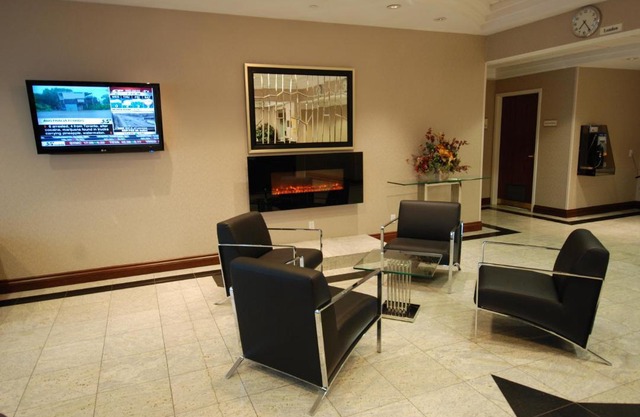 Best Western Plus Travel Hotel Toronto Airport