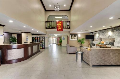 Best Western PLUS University Inn & Suites