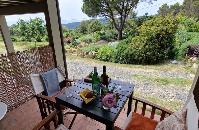 Der Sea View Garden auf dem Hügel, nur 10 Minuten vom Meer entfernt.