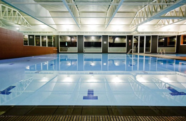 Better Choice for your Vacation! 2 Contemporary Cabins, Indoor & Outdoor Pools!