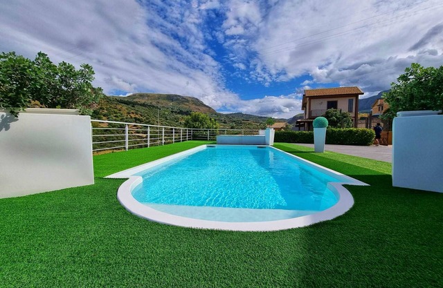 Between Palermo and Cefalù quiet context, villa with pool - wifi