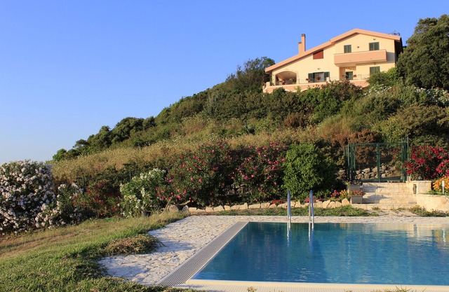 Between sky and seaApartment with pool on the Gulf of Alghero