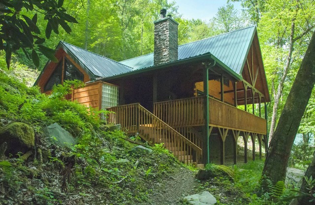 Between the Falls-Private Deck on Waterfall, Luxury Log Cabin Rental on Creek, 3 Fireplaces, Hot Tub & Outdoor Shower -in Western NC.