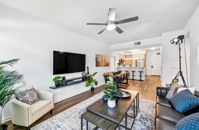 Beverly Grove Chic City Oasis 2 BR Apt with Den 138