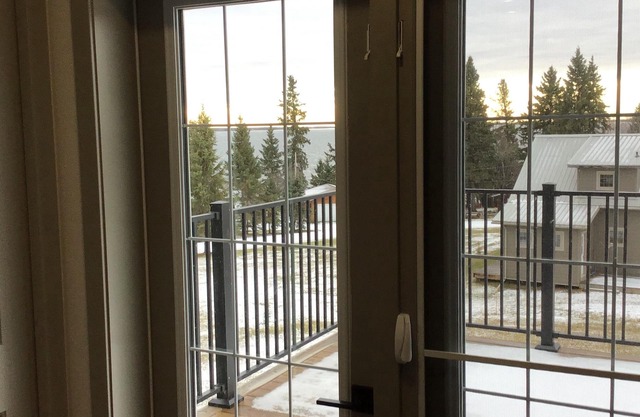 BevReg Place a beautiful loft at Turtle Lake, Sk. with fantastic lake views