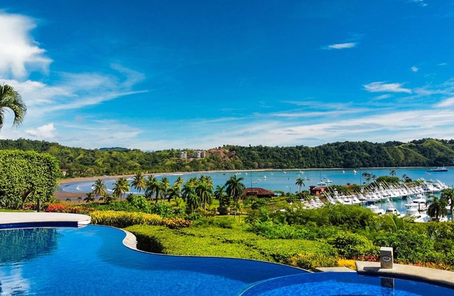 Toskanisch inspirierte Traumvilla in Los Suenos mit Meerblick