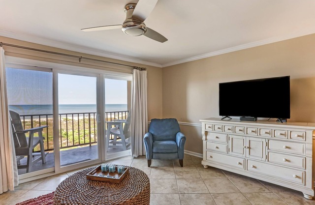 Beyond the Horizon: Oceanfront Sunrise Escape