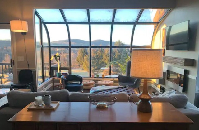 Bi-level Condo with Mountain Views and Loft Space