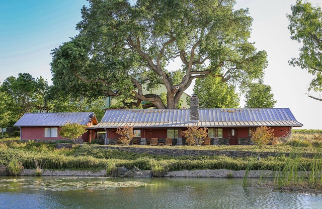 "Bianchi Winerys bezauberndes Weingut im Ranch-Stil"
