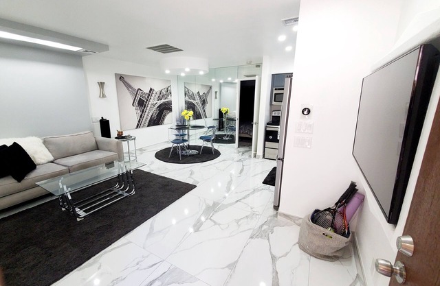 ** Biarritz. Downtown Sesasonal Condo - Pool, Spa, Tennis