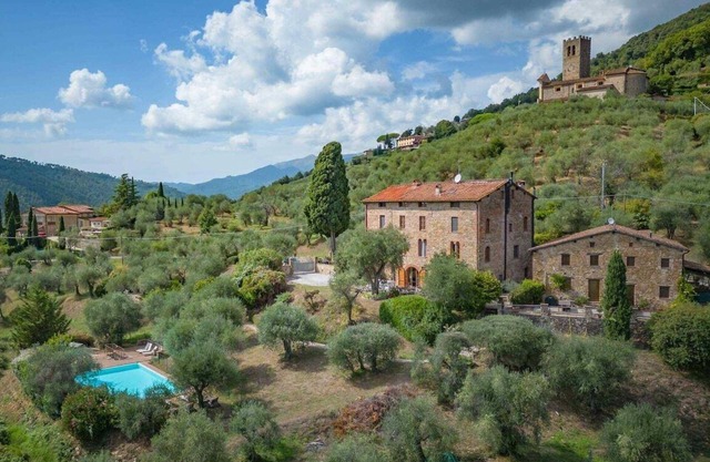 Bifora Wohnung mit Aussicht, Pool, Klimaanlage und WLAN in Lucca