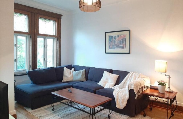 BIG 3BR appartment at Olympic Stadium at PIE-IX Metro station