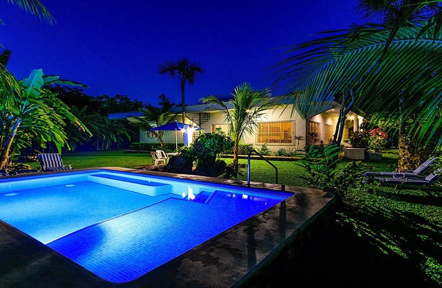 GROSS! 3BR Home voll ausgestattet, Pool, Gärten und WiFi