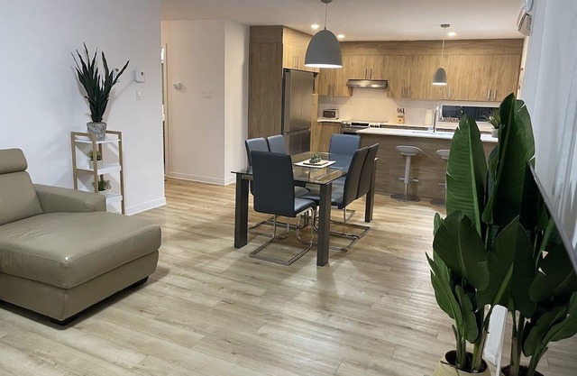 Big 5 bedroom condo in Laval
