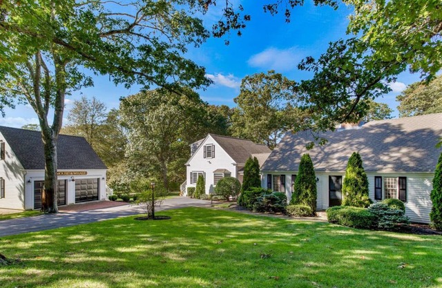 Big and Private in Orleans. Pond View, Sleeps 12: 022-OW