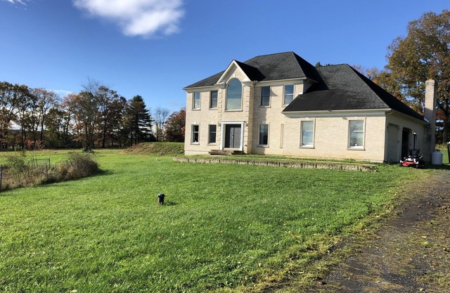 Big And Spacious 5-Bedroom With Outdoor Pool in Kunkletown near Blue Mountain
